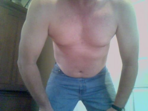 I am your average guy that loves watching cams and one day i decided to get on cam and found that i love being watched just as much. Beachguy38 on chaturbate..