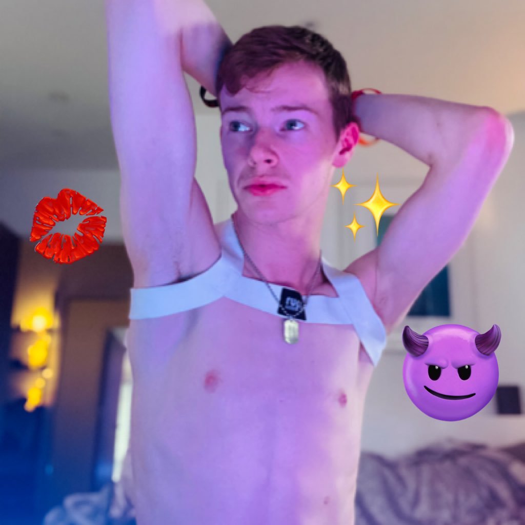 Hung Young and full of Cum.💦 I am a open Minded,adventurous and experienced red head twink 🧑🏻‍🦰😈