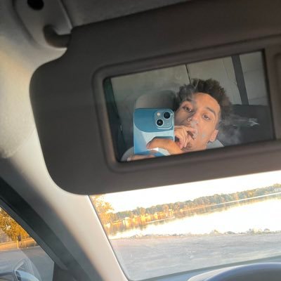Snap~ j-outdaway (freak page 😈) send meh sum pape💵