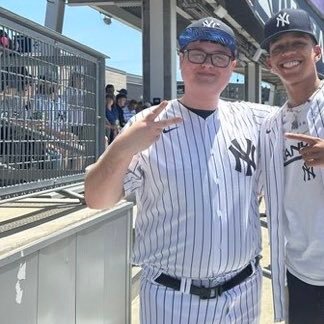 |23| @yankees | @packers | @bucks | @NYrangers| Forever a Gary Sánchez fan Co-host of @TheCore4Pod