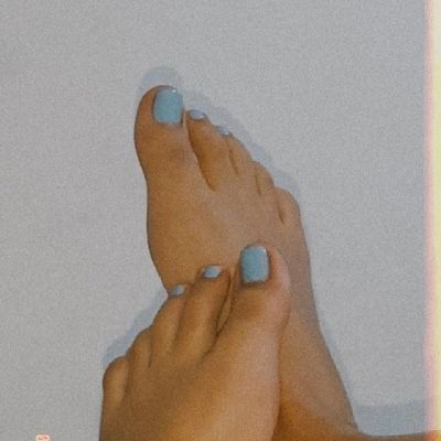 nice feet... do u wanna see it?
Inbox :3 
pedidos de fotos/videos de pies esclusivos! 
#feet #feetfetish 🌍