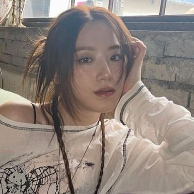 beachyvielly's profile picture. #CYBER  ;  セレンディピティ (名詞) 探さずに良いものを見つける