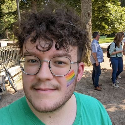 Militant @EELV | Écologiste politique |
Écologie, liberté, solidarité toujours. 🏳️‍🌈🌻

🏛️ Collaborateur de @MontreuilEcolo