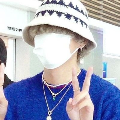 there are things i wanna say to you but i’ll just let you live .｡*♡