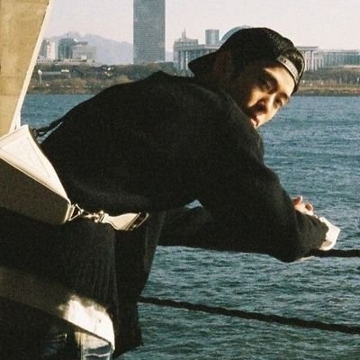 roastvic1's profile picture. no estoy, sayonara