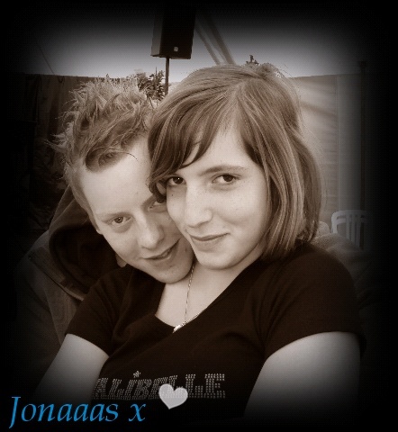 #. Kimberleyy & Jonas 

like the day belongs to the night 
i belong to you .. 
ZevenFebruaritweeduizendentien ♥