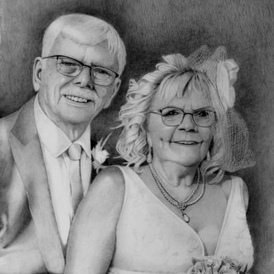 Pencil Portrait Artist. specialising in people & Horse portraits please use link to view my work https://t.co/F7omQjlMQJ
No Random DM's