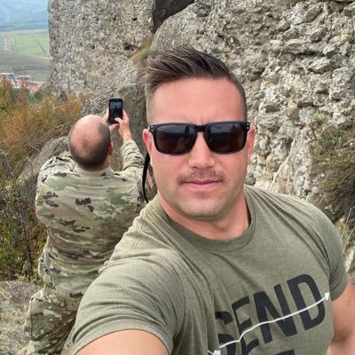US army 🇺🇸 Jesus lover🙏 DIVORCED 💔💘 Like country music ,CONSERVATIVE✌️Make America great again ☮️