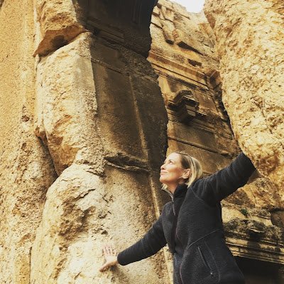 LizRoving's profile picture. 