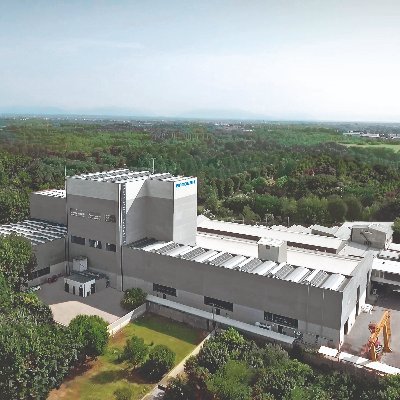 It is Europe’s most innovative extrusion center for the packaging & converting sectors, a Research & Development hub and home to EA, Bandera Academy.