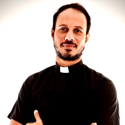 Padre. Pároco Nossa Senhora dos Canaviais.