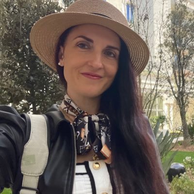 Call me Maggie! Born in USA đēđ¸ - Italian origins đŽđš. Travel Agency Manager since 2001, Travel Blogger since 2010, Beauty Love, Food Fan & Economist