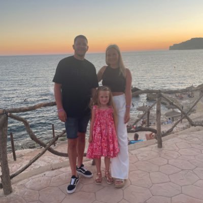 Hollyhartshorn3's profile picture. 