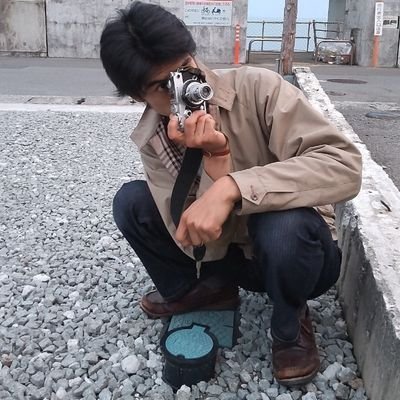 嶺俊郎 / Actor / Freelance / のら役者 / ひまじん / 水のようにコーヒー飲む奴 /
檻の中の人( https://t.co/vhV3tDl13C ) #役立たずの檻