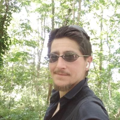 Im acteur and songwriter and self-employed by film-dance production Presley international and self-employed by dakloose project international
