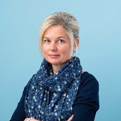 Olen kiinnostunut koulutuspolitiikasta, liikunnasta, sisustamisesta ja uuden oppimisesta.