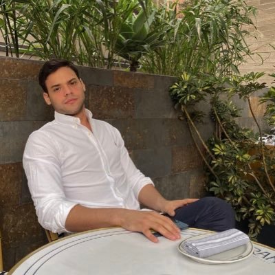 sebastiandazae's profile picture. Abogado & Economista.