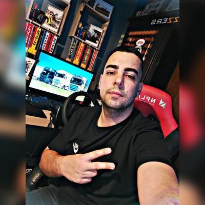 A diferença entre quem tu és e quem tu queres ser, é aquilo que tu fazes, e nada é impossível até acontecer
#Deus_no_Comando🙏