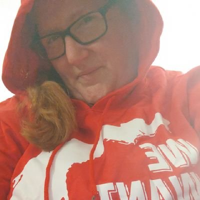 lalameanstulip's profile picture. red hair + blue eyes = a rare breed, a rare breed indeed.  a muse of artists of old am I (think Titian & Rubens, especially).