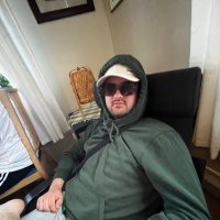 Worm (@robwormm) 's Twitter Profile