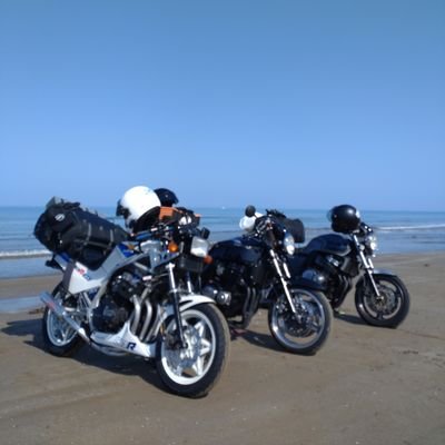 住み…新潟県
車…ランドクルーザー100
バイク…CBR400F・CB400SB
趣味…バイク・車・旅行・キャンプ・バス釣り
気の合う仲間達と気軽に走ってます😁💨
見掛けたら気軽に声掛けてください😊👍
宜しくお願い致します🙇