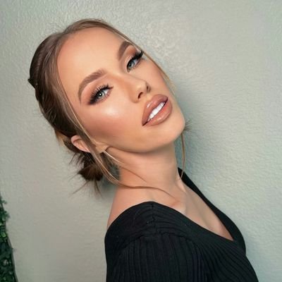 Lover of everything ❤❤❤
Baking 🎂🎂🎂
Music 🎵🎶🎵
Single 👎👎👎
Pretty 😘😘😘