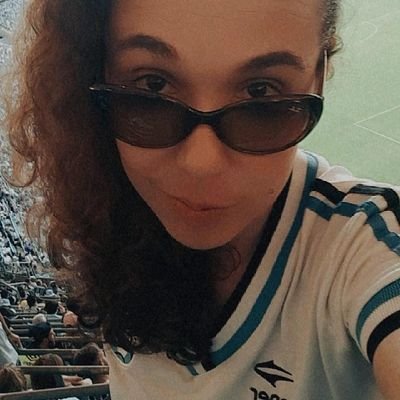 Feminista. Antiproibicionista. Abolicionista.
Paraúcha. Da Alma Celeste e da Estrela Vermelha.
Direito Marginal, Futebol Sudaca, Beisebol Latino e Bobajadas.