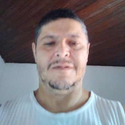 olá me chamo Robson sou de Belem do Pará mas morando atualmente Em Sarandir no Paraná. Torcedor do Paysandu  e sou de direitas sou Bolsonaro #ForaLulaja