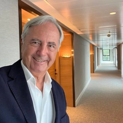 Bryan_Sc33's profile picture. It's important to realize that no matter how good you are to someone, it won't make them be good to you😢.