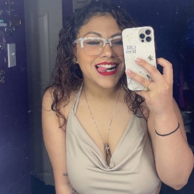 idgafariii's profile picture. peace and abundance .