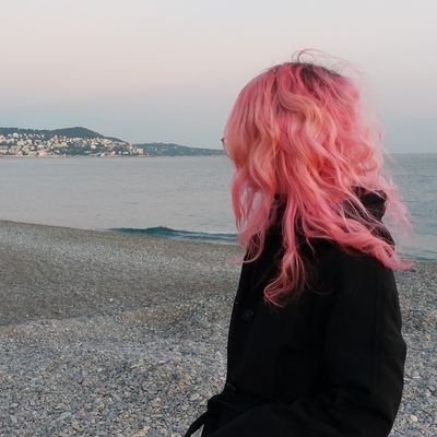 lavandettes's profile picture. wanderlust and cats