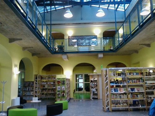 La Biblioteca San Gerardo si inserisce nel suo territorio come una moderna biblioteca di base pronta ad essere un servizio pubblico per tutti.