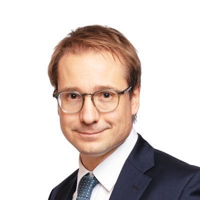 Conseiller national, vice-président du PLR, avocat, capitaliste, humaniste et libéral.