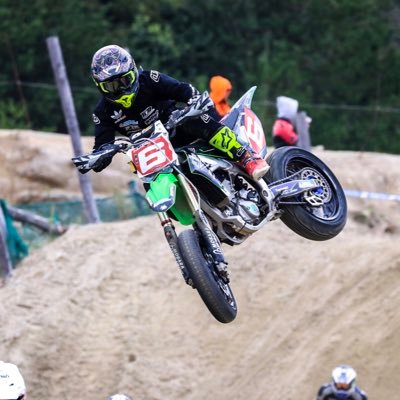 趣味は釣りです🎣全日本スーパーモトA級。日本や台湾のスーパーモトのレースにも出たりしてます🛵 オンオフ問わずライディングスクールの先生もやってます#タンドラ #モタード #バス釣