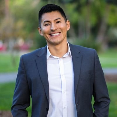 VP of #EconomicJustice @LatinoCommFdn ✊🏾 | Papá, 🇵🇪 immigrant, ⚖️, @UOPacific 🐅, @PPAdvocatesMM 📢 | Alum: @First5CA, @MichaelDTubbs, #CALeg | Views mine