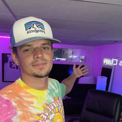 your new favorite Kick streamer, life of the party, love to travel! 24yrs young.