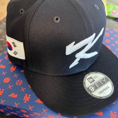 Raymond_Kim's profile picture. something, something hashtag