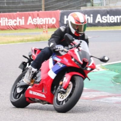 51歳にしてバイクライフスタートしました。 GB350(2021年6月納車→2023年5月売却) CBR600RR(2021年12月納車)お気軽にフォローして下さい。