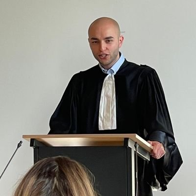 Élève-avocat lillois. Droit des affaires et droit social.