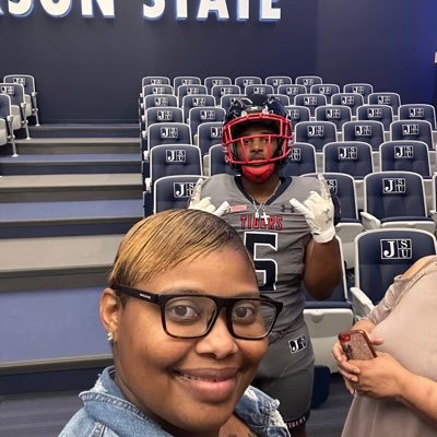 RB | 5’10 205lbs | Vigor High School | c/o 2024 https://t.co/mdFrY8EKvu