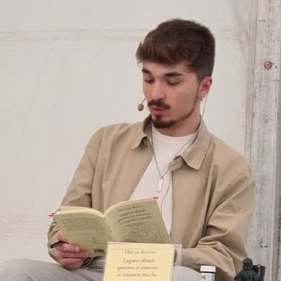 Poetuelo. «Lugares donde quienes se amaron se amaron mucho» (Hiperión, 2023).