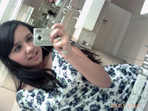 - atriz,ganhadora do oscar lindona.. Peraí, é pra dizer o quem eu sou e não quem eu queria ser?! Xii.. Viajei então.. =S