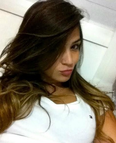 1 copo de coca, 1 troll face, 1 panda, 1ma Lady GaGa, 1ma corinthiana, 1ma diva(nao), 1ma fa de memes, 1cu