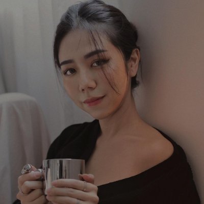 Alinatan191's profile picture. “Everyone has a friend at every stage of life. But only the lucky ones have the same friends at all stages of life.”