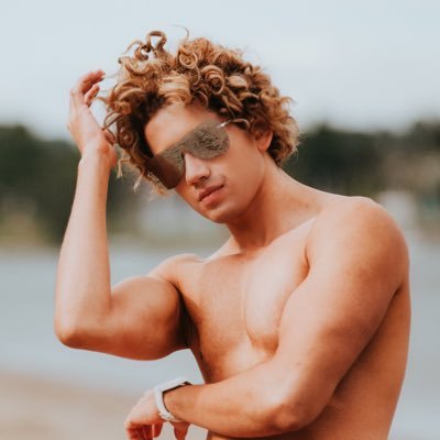 Dallas Grey is an American-Canadian pop/RnB artist. His performances combine music, gymnastics, and dance to create a fresh, modern spectacle for his fans.