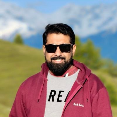 MobeenKhan47's profile picture. Love Those Who Loves Pakistan
شاہین اڑا قیدی پرندوں کو بتا کر
ٹکراو سلاخوں سے اڑو خوں میں نہا کر
گر زور ہے بازو میں تو فریاد نہ کر
پچھتاؤ گے آخر تم زنجیر ہلا ک