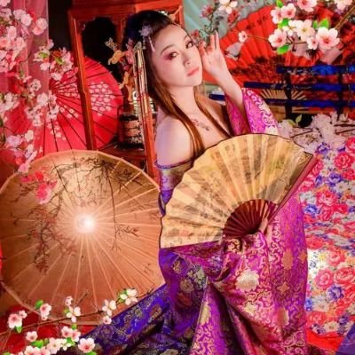 こんにちは!私は男性の心を魅了する魅力的な女性です。一緒に笑い、冒険し、愉快なひとときを過ごしましょう。私との出会いは、あなたの人生に喜びと幸福をもたらします。