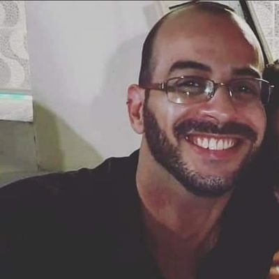 Apaixonado por séries, novelas, realities e musicais. Estudante de Artes Cênicas e Teatro Musical. Graduando em Jornalismo. Formado em Espanhol.