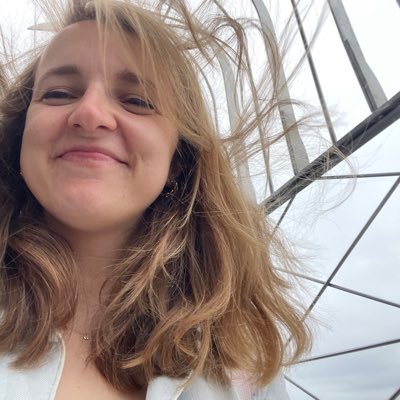 ChloeDmrt's profile picture. Verba volent, scripta manent.