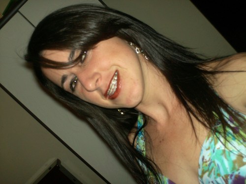 sou uma menina meiga e sinpatica e gosto de fazer novas amizades..